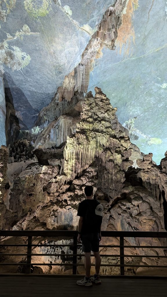 paradise cave vietnam