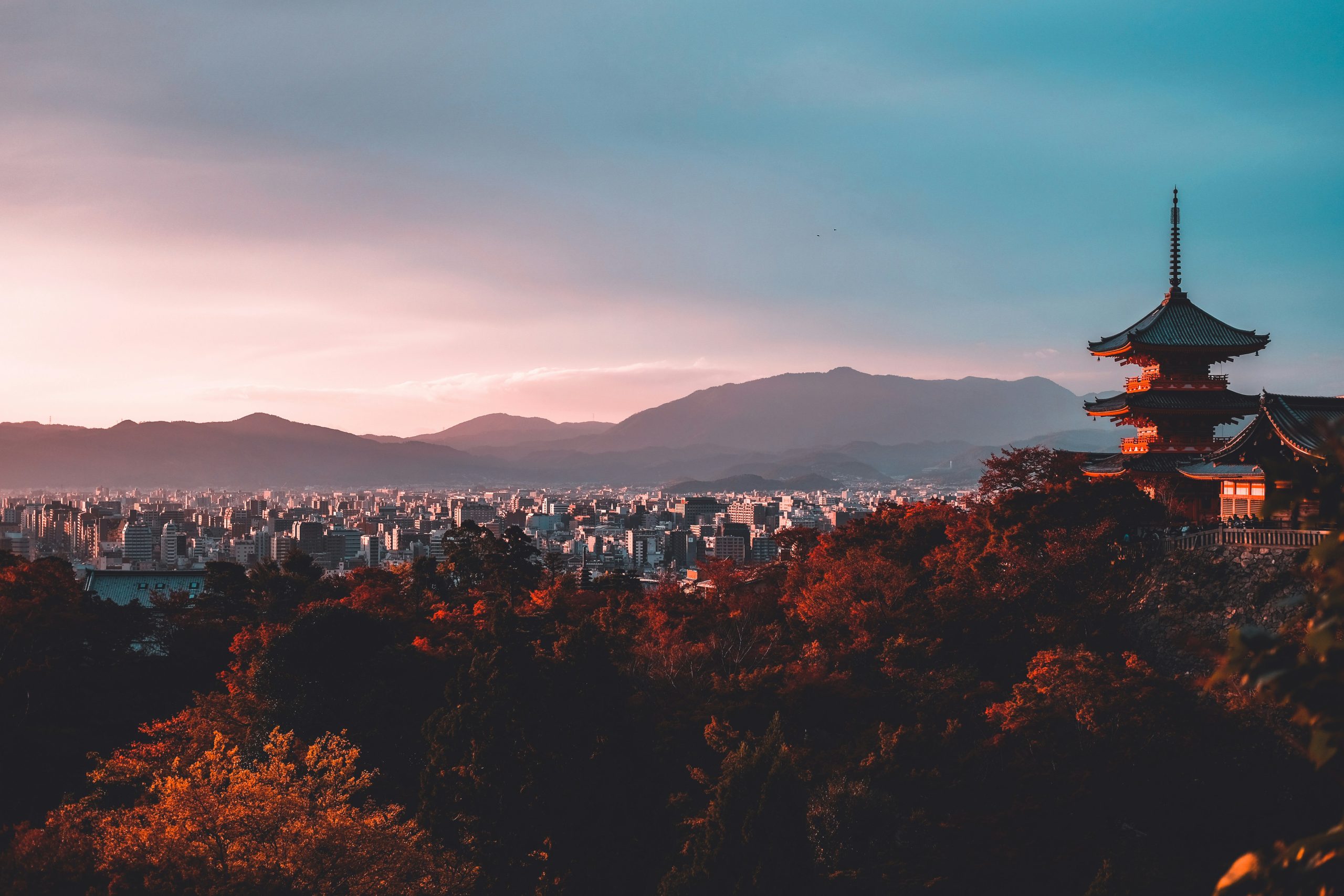 Lee más sobre el artículo Mejor época para viajar a Japón: qué mes elegir según lo que buscas